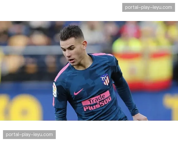 消息：法国国家队官方证实，主力中卫德卡因手部手术将休战六周