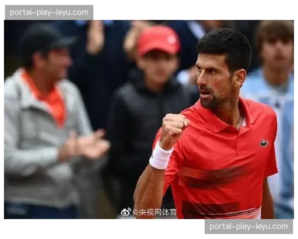 特写：关键分争议判罚，美国男排队长德法尔科与裁判长时间交涉